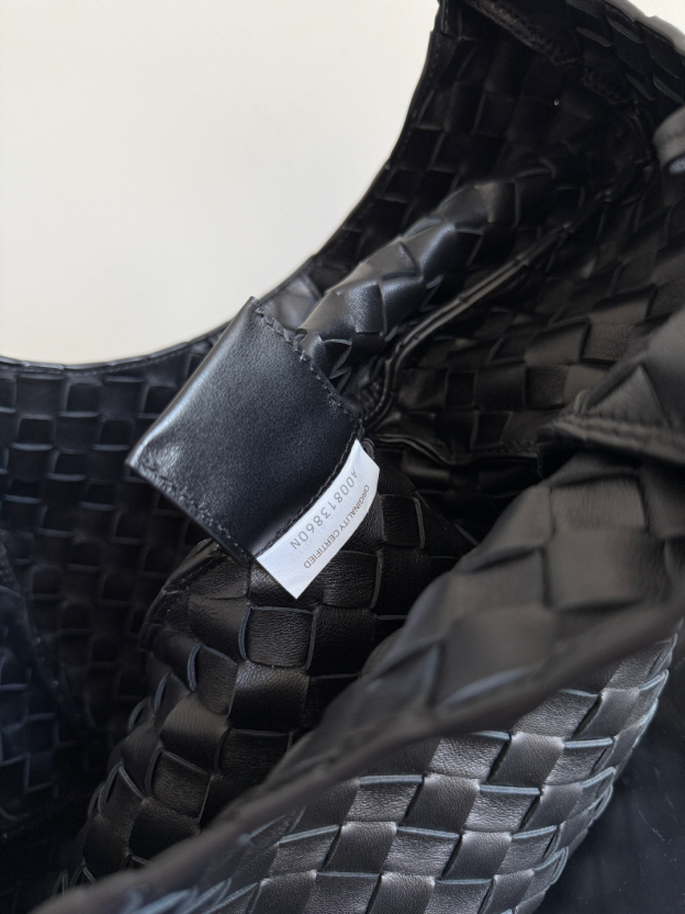 ボッテガ・ヴェネタ「Bottega Veneta」Campana ショルダーバッグ