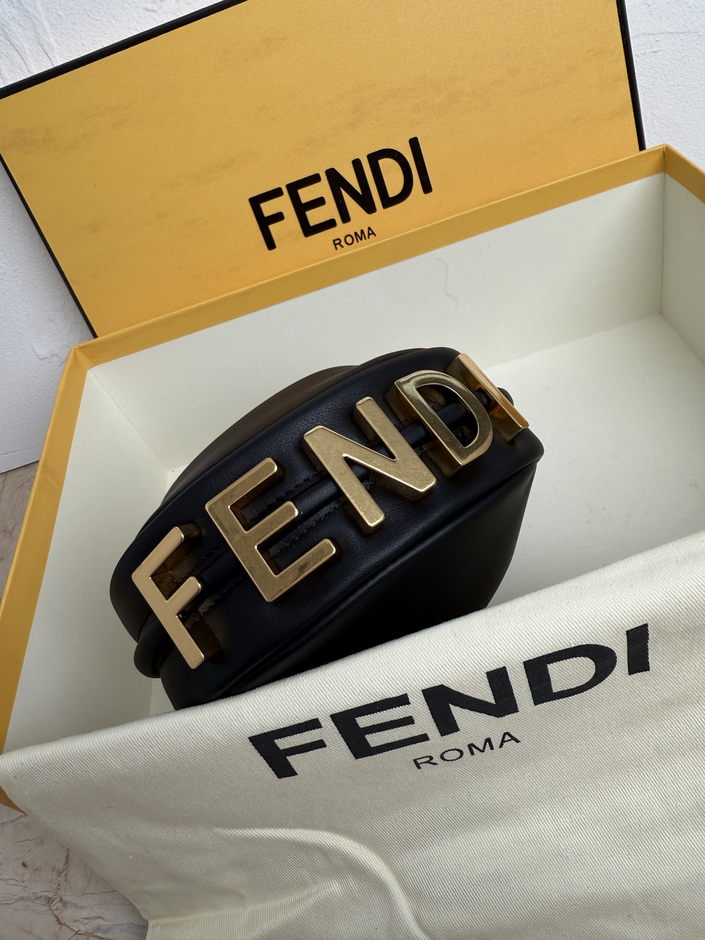 フェンディ「Fendi」ミニフェンディグラフィー ハンドバッグ
