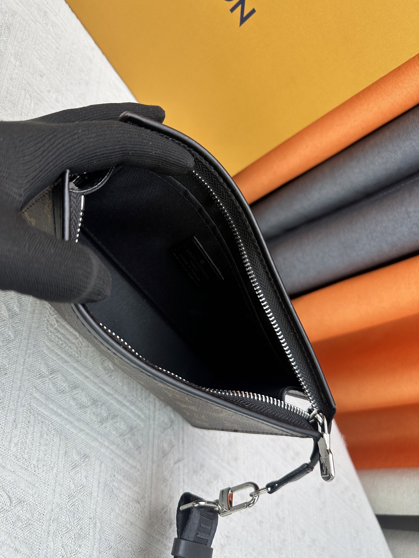 ルイ・ヴィトン「Louis Vuitton」ガストン･ウェアラブル･ウォレット