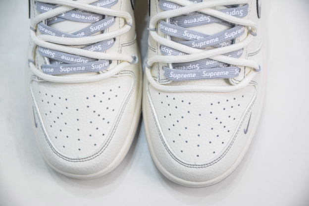 「コラボモデル」Supreme x Nike "ホワイト/グレー" スケートボードシューズ