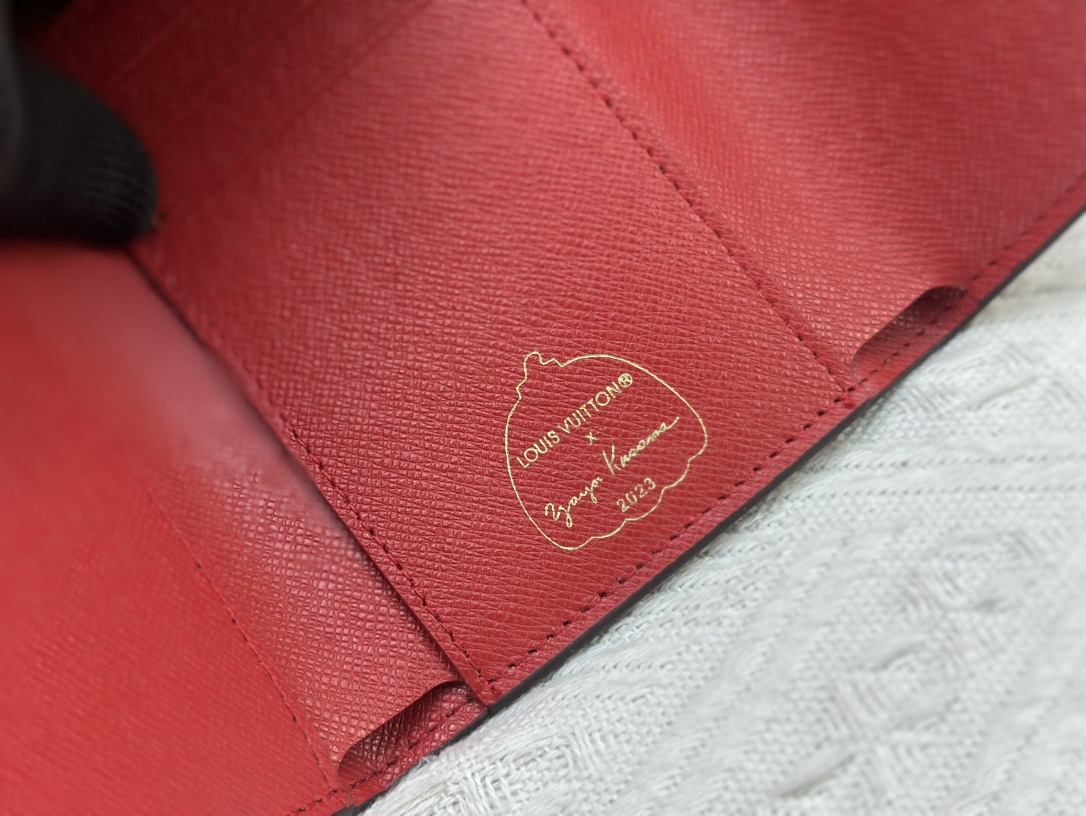 ルイ・ヴィトン ポルトフォイユ･ヴィクトリーヌ ウォレット