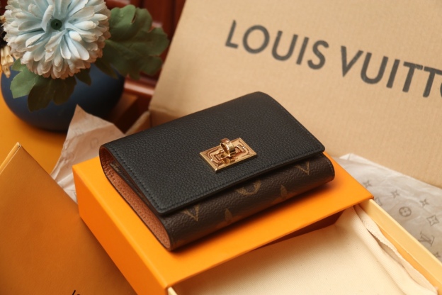 ルイ・ヴィトン 新作 ポルトフォイユ･ヴィクトリーヌ