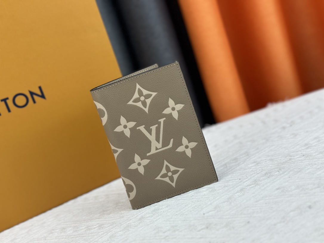 ルイ・ヴィトン パスポートカバー クーヴェルテュール･パスポール