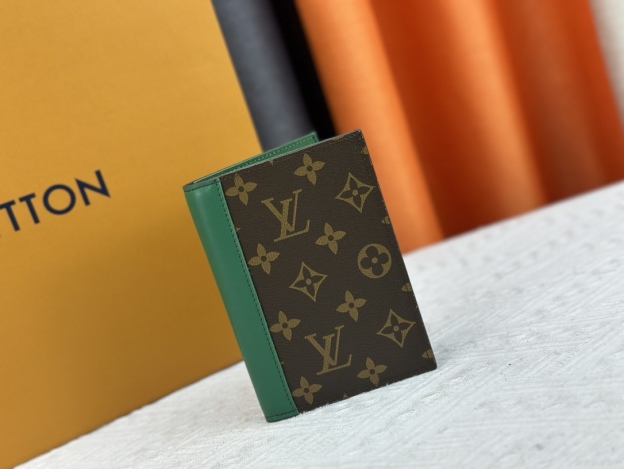 ルイ・ヴィトン パスポートカバー クーヴェルテュール･パスポール