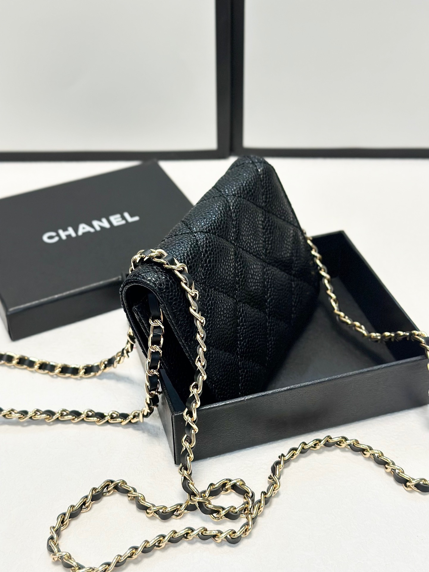 シャネル「Chanel」クラシックフラップ ウォレットオン チェーン キャビアレザー ショルダーバッグ