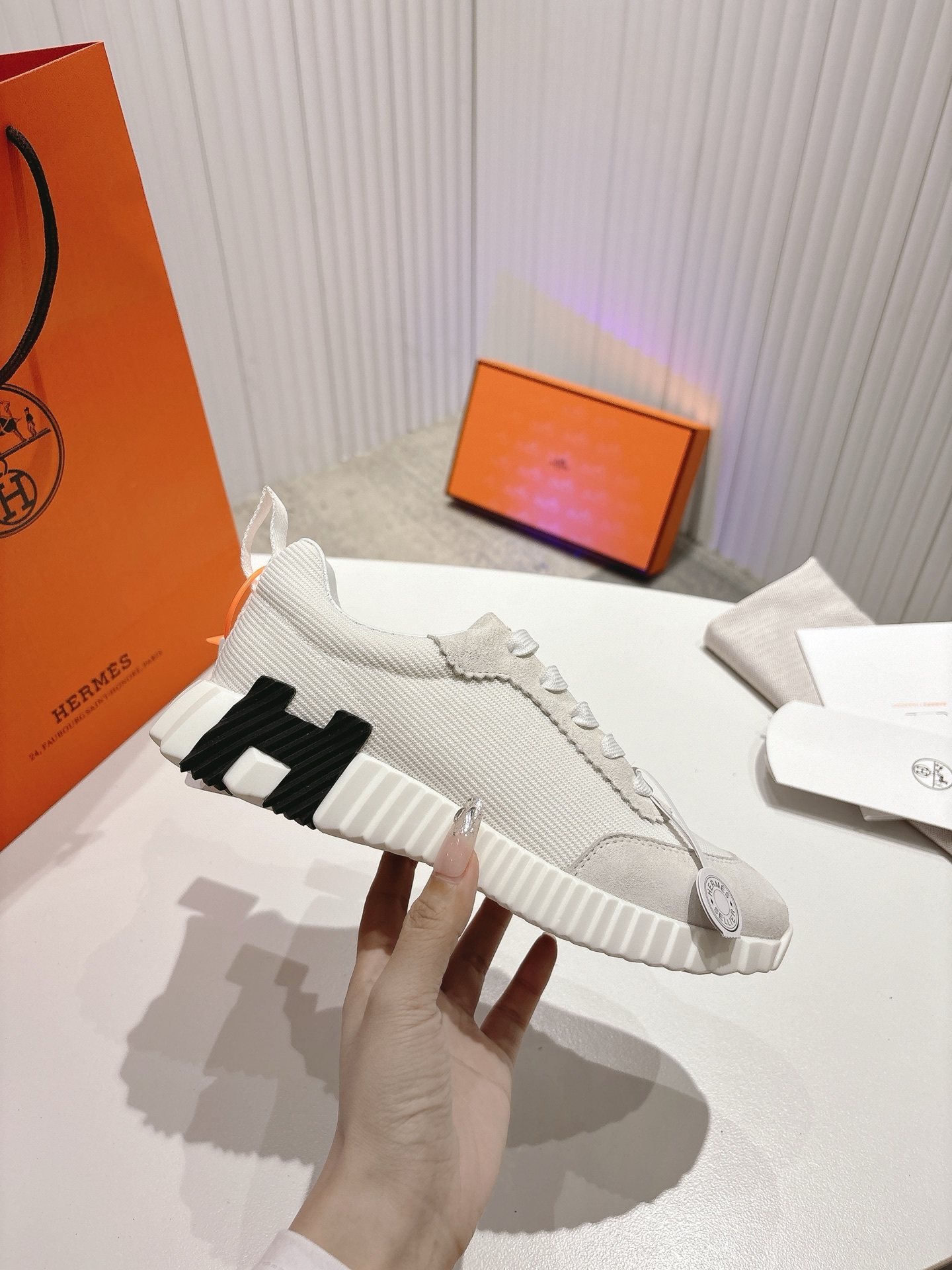 エルメス［Hermès］【カップルに大人気】 おしゃれなペアスニーカー 男女兼用