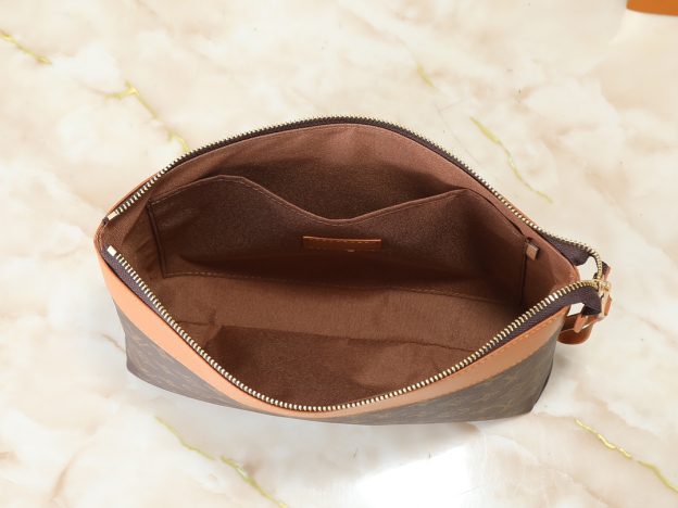 ルイ・ヴィトン「Louis Vuitton」ポシェット･ヴォワヤージュ スープル