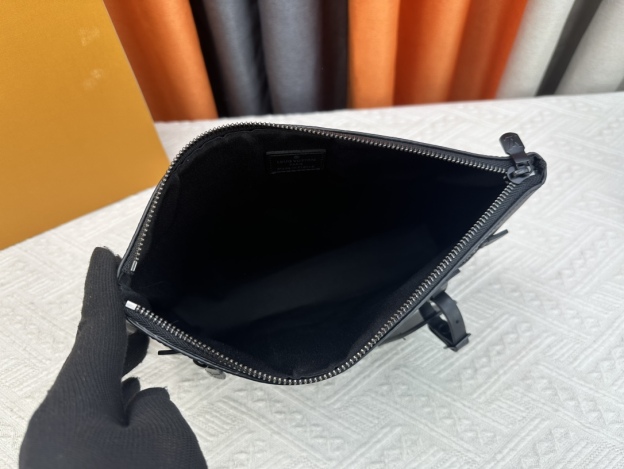 ルイ・ヴィトン「Louis Vuitton」テイクオフ･ポーチ