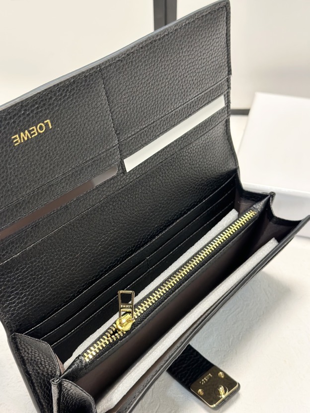 ロエベ「LOEWE」アナグラム コンティネンタル ウォレット（ペブルグレインカーフ）