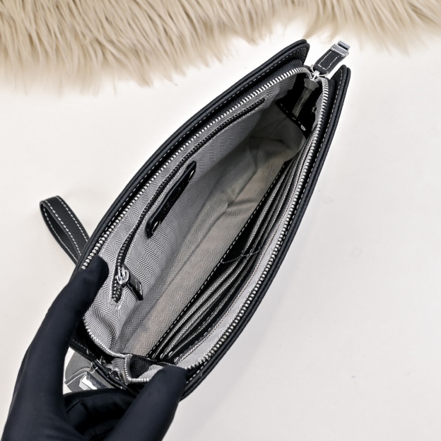 エルメス エヴリン ジップ レザー クラッチバッグ「Evelyne Clutch」