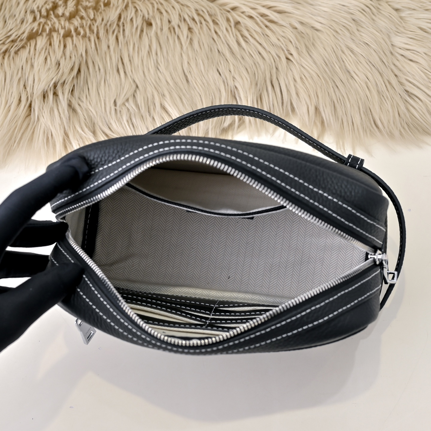 エルメス ジップ レザー クラッチバッグ