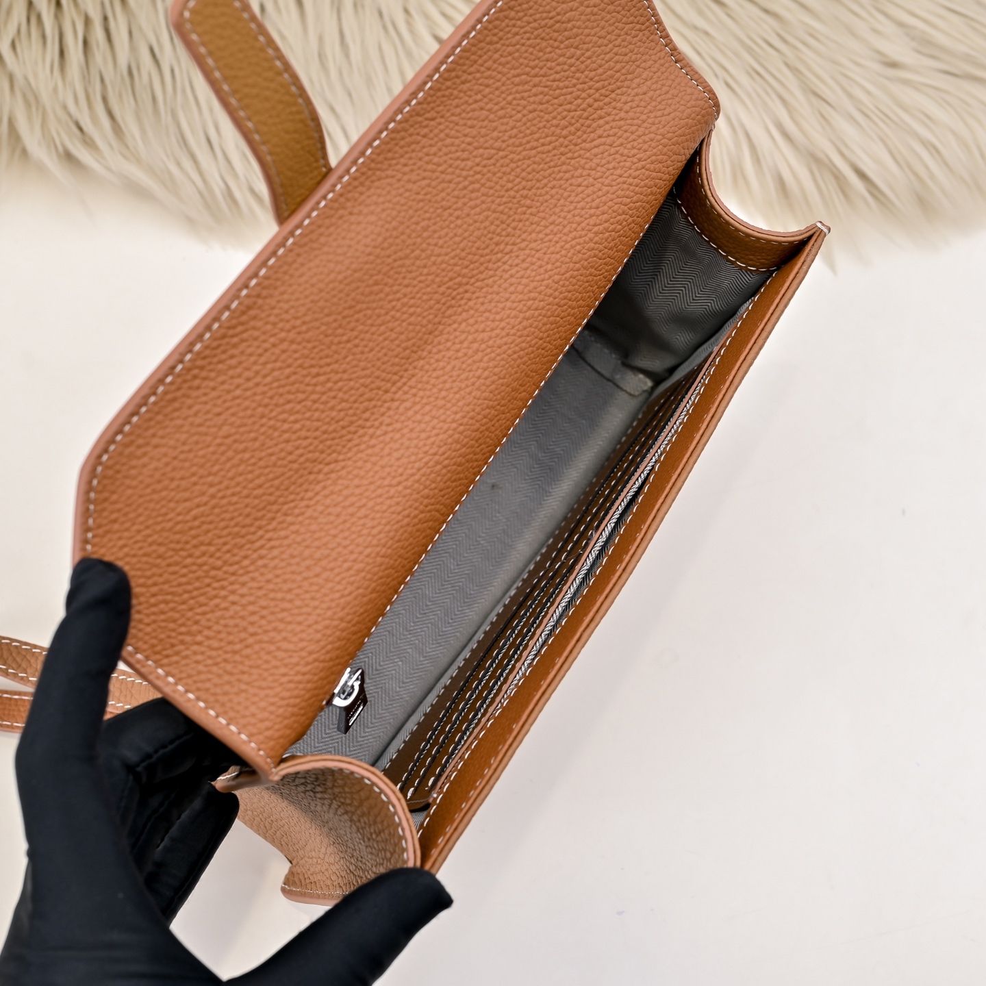 エルメス New H Passant フラップ付きクラッチバッグ