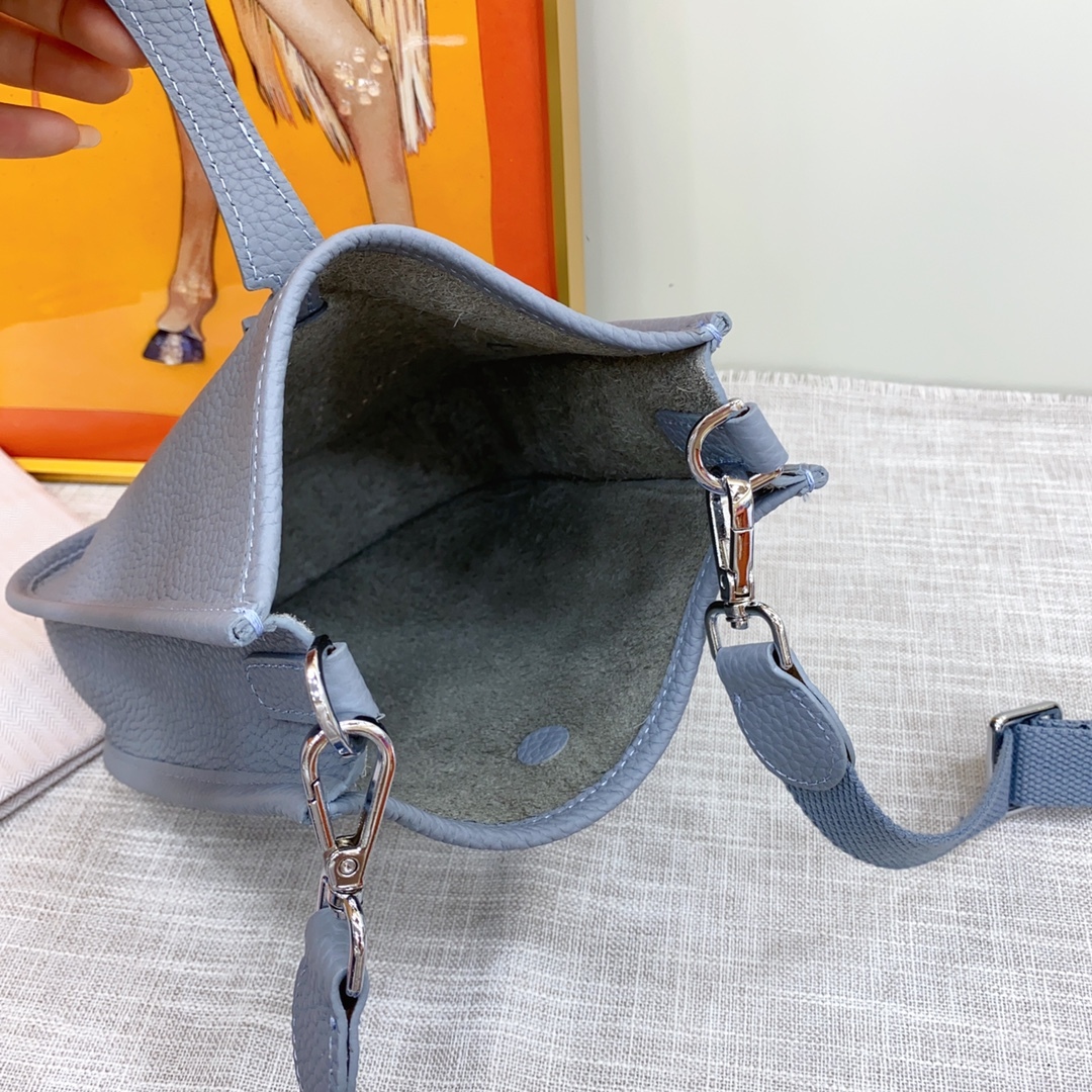 エルメス エヴリン 25/28/30 バッグ 3色「Evelyne Bag」