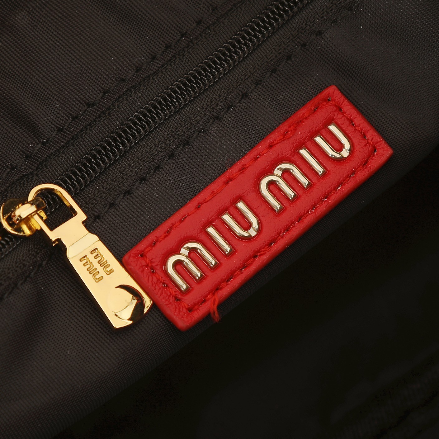 ミュウミュウ アルカディ マテラッセレザー スモールバッグ「Arcadie Bag」