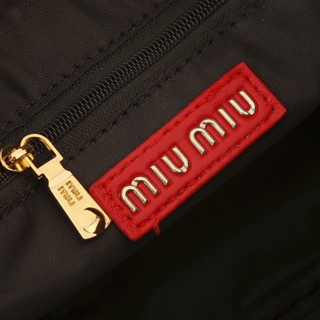 ミュウミュウ アルカディ マテラッセレザー スモールバッグ「Arcadie Bag」