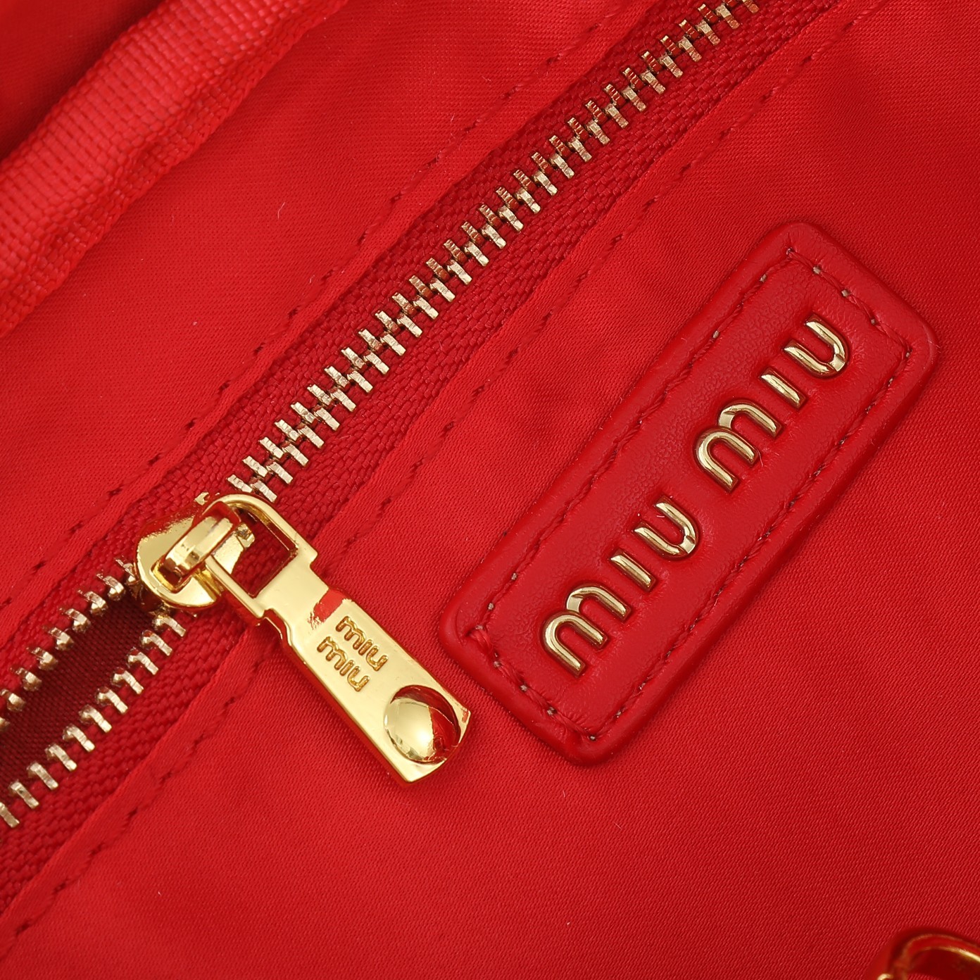 ミュウミュウ アルカディ マテラッセレザー レギュラー/ラージバッグ「Arcadie Bag」
