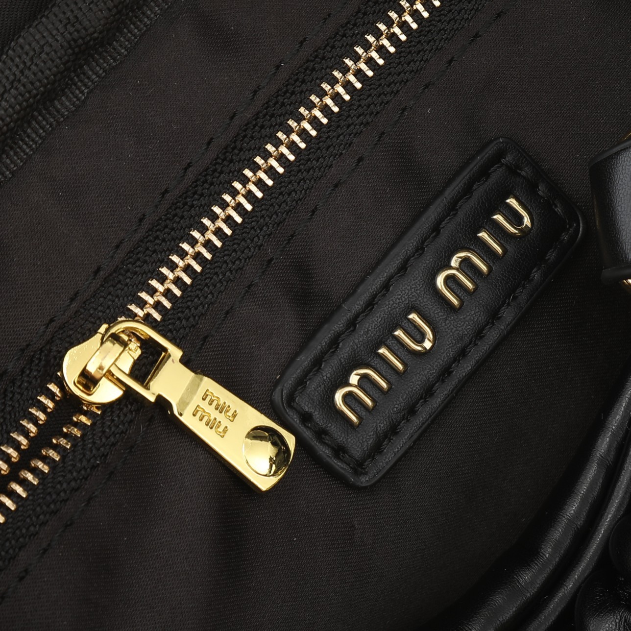 ミュウミュウ アルカディ マテラッセレザー レギュラー/ラージバッグ「Arcadie Bag」