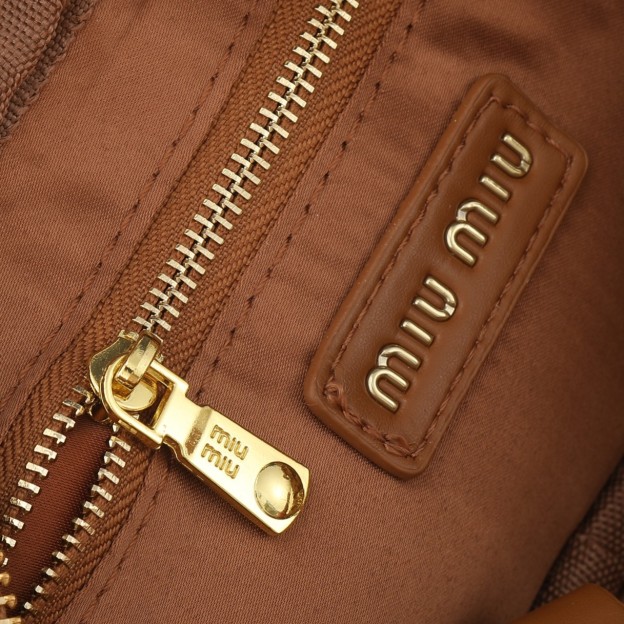 ミュウミュウ アルカディ マテラッセレザー レギュラー/ラージバッグ「Arcadie Bag」