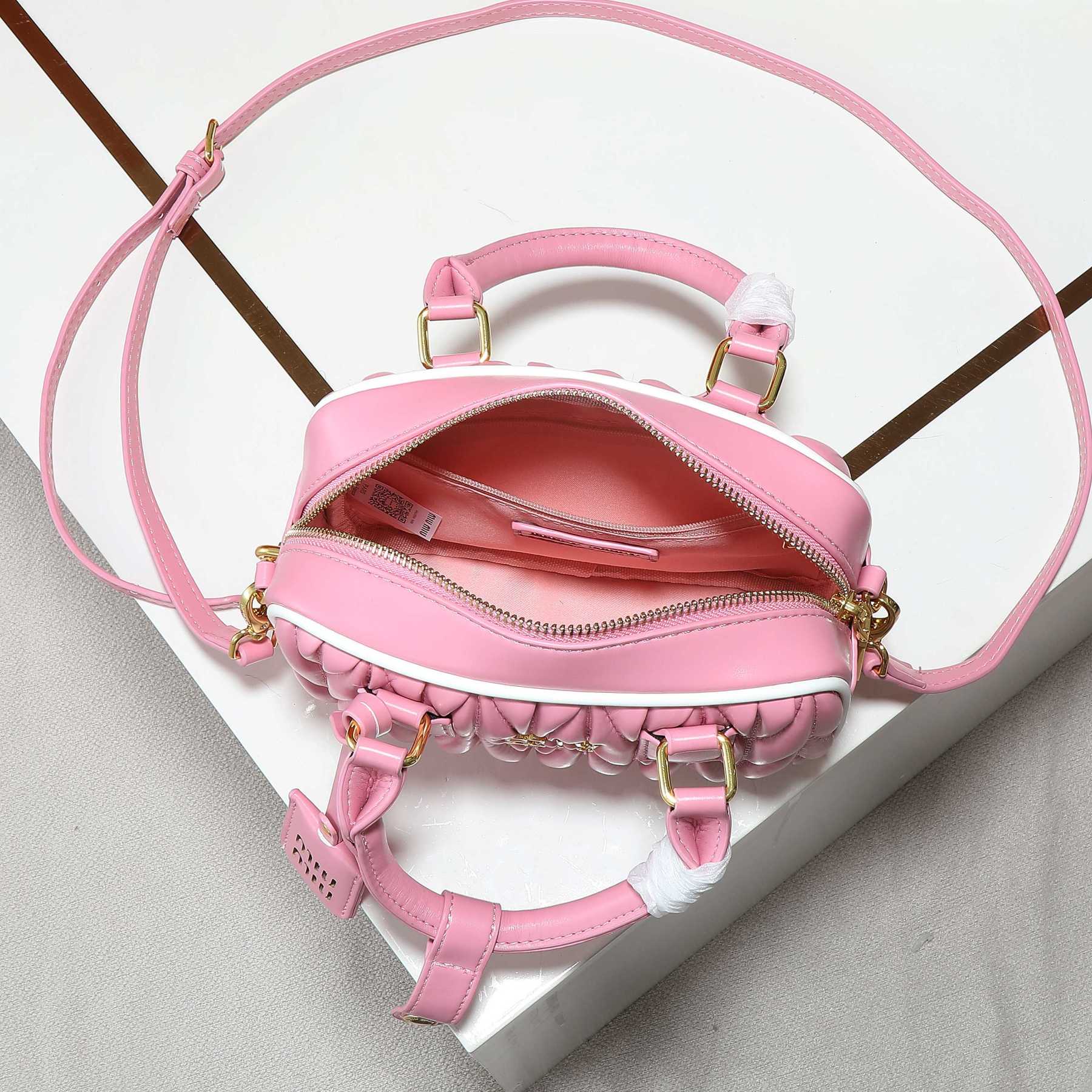 ミュウミュウ アルカディ マテラッセレザー スモールバッグ「Arcadie Bag」