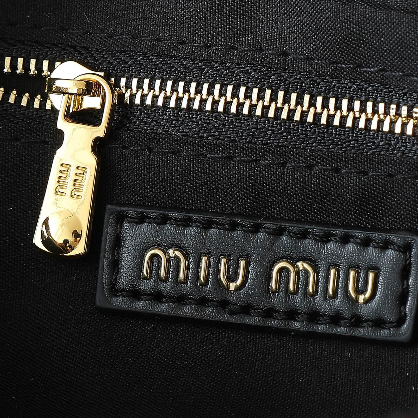 ミュウミュウ アルカディ マテラッセレザー スモールバッグ「Arcadie Bag」