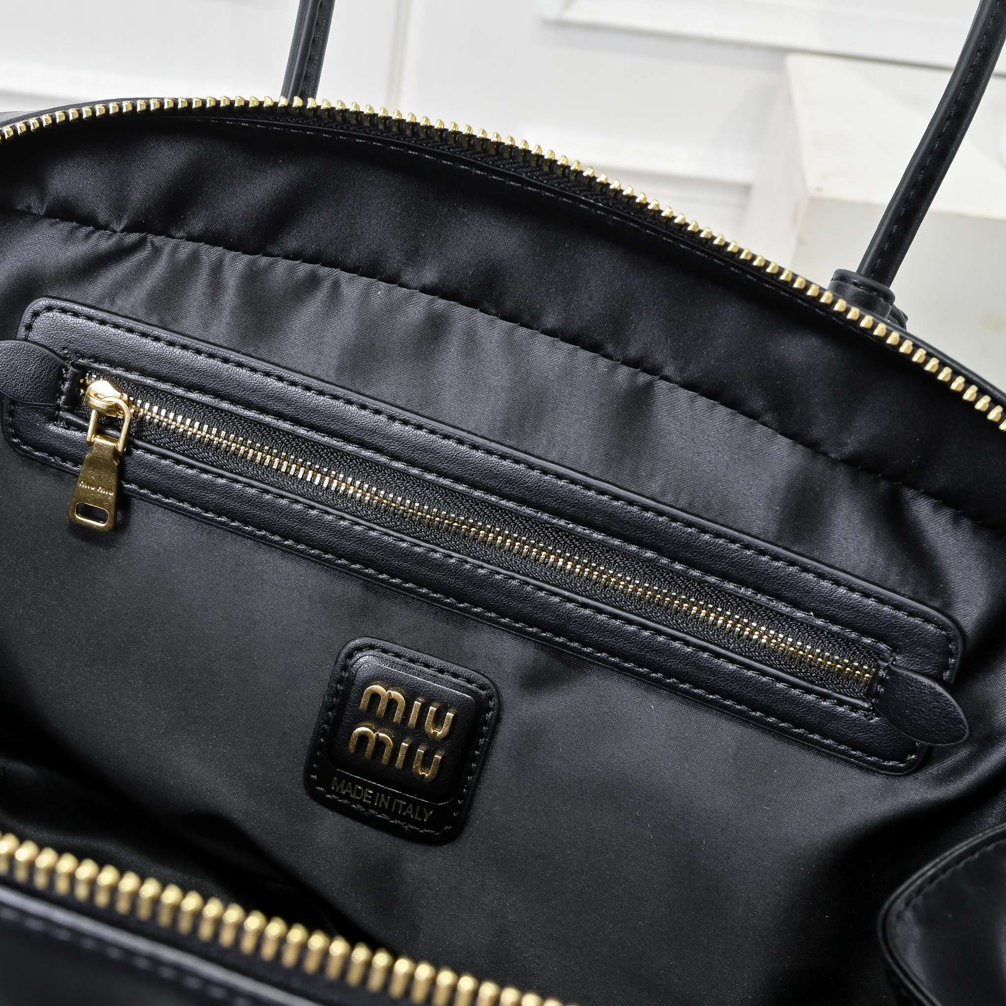 ミュウミュウ ボー レザー ミディアムバッグ「Beau Bag」