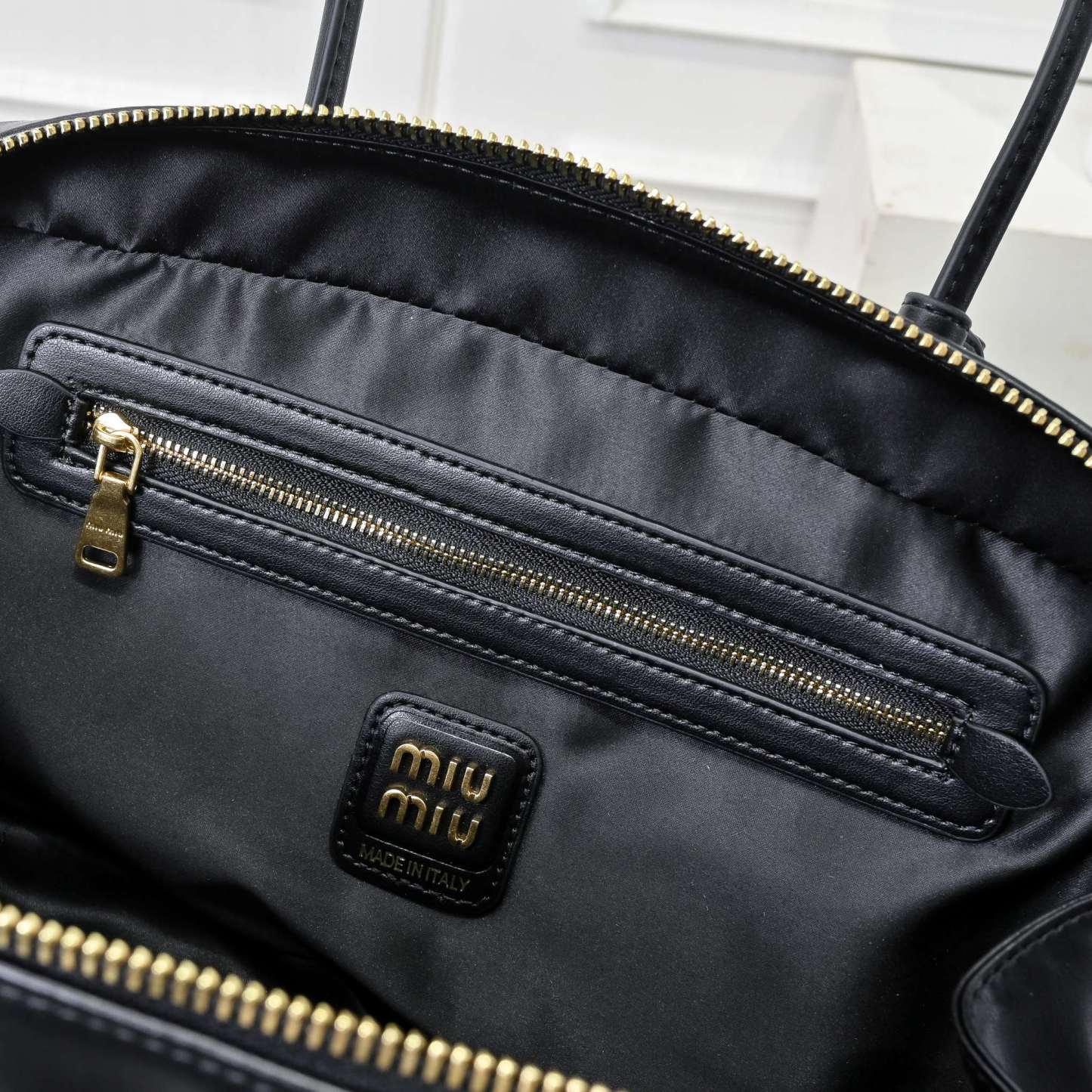 ミュウミュウ ボー レザー ミディアムバッグ「Beau Bag」