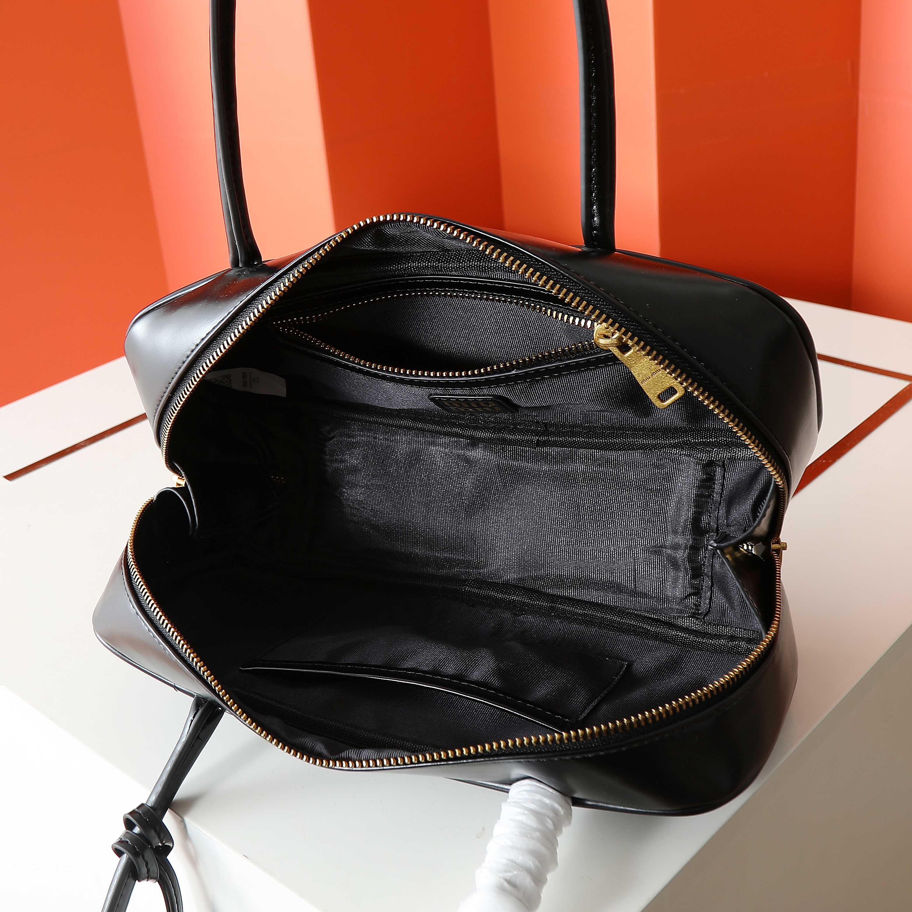 ミュウミュウ ボー レザー スモールバッグ「Beau Bag」