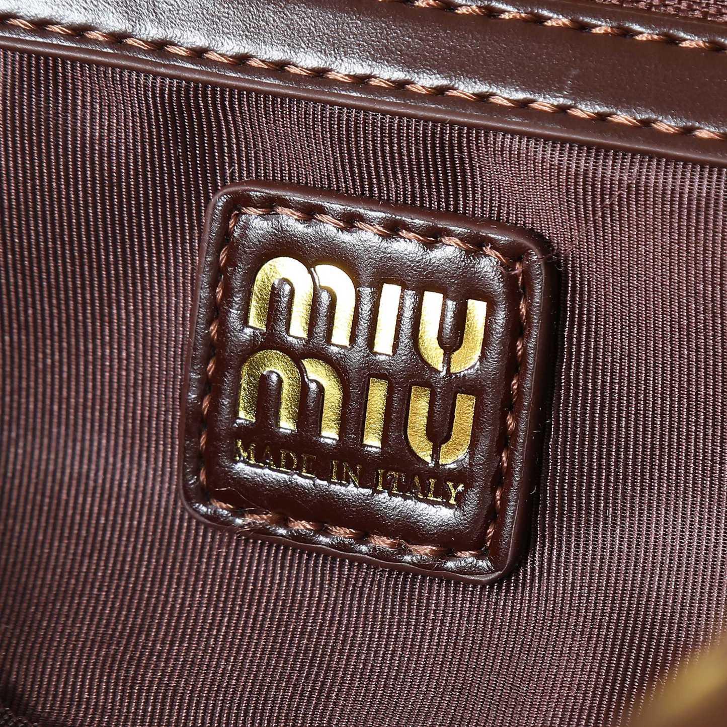 ミュウミュウ ボー レザー スモールバッグ「Beau Bag」