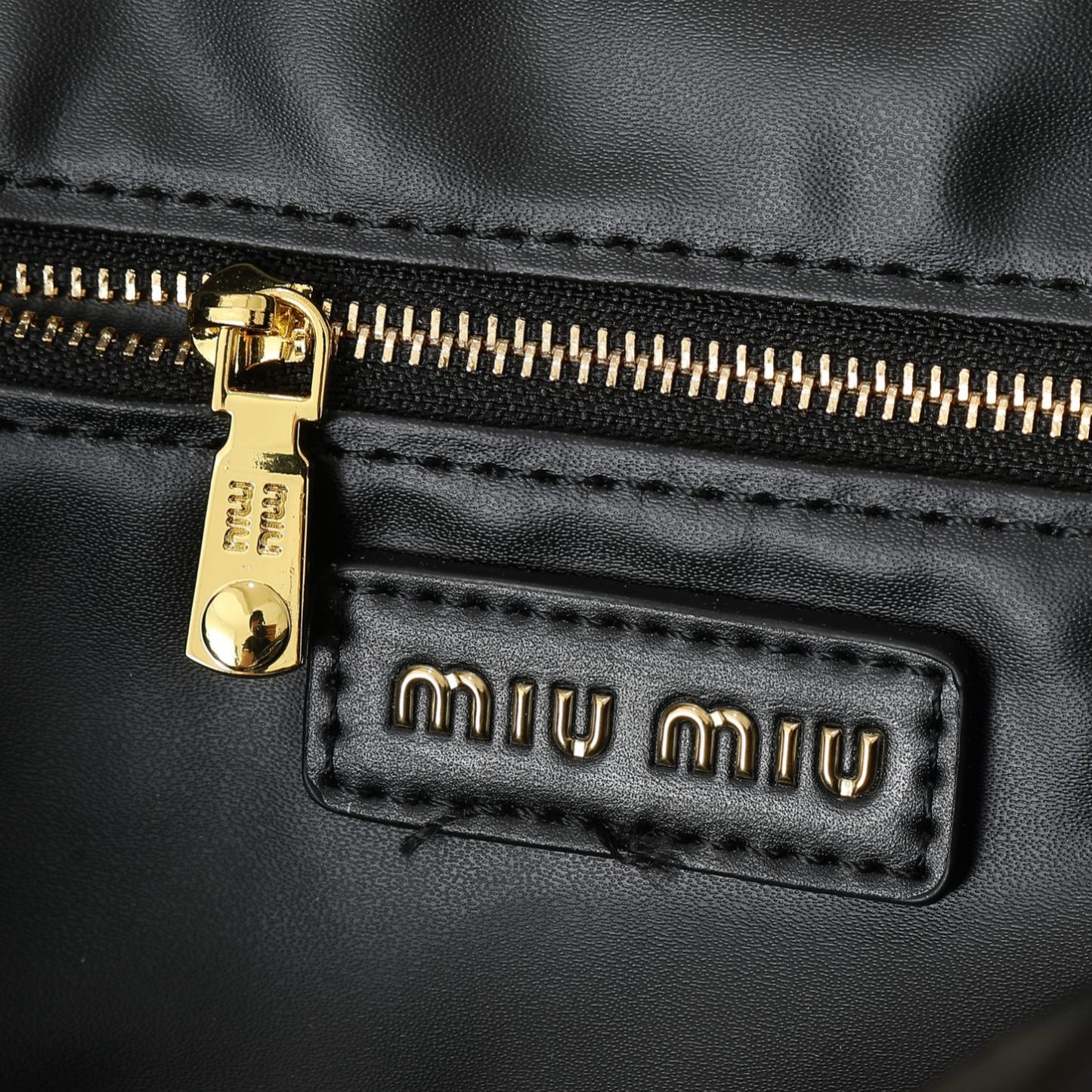 ミュウミュウ ボー レザー ラージバッグ「Beau Bag」