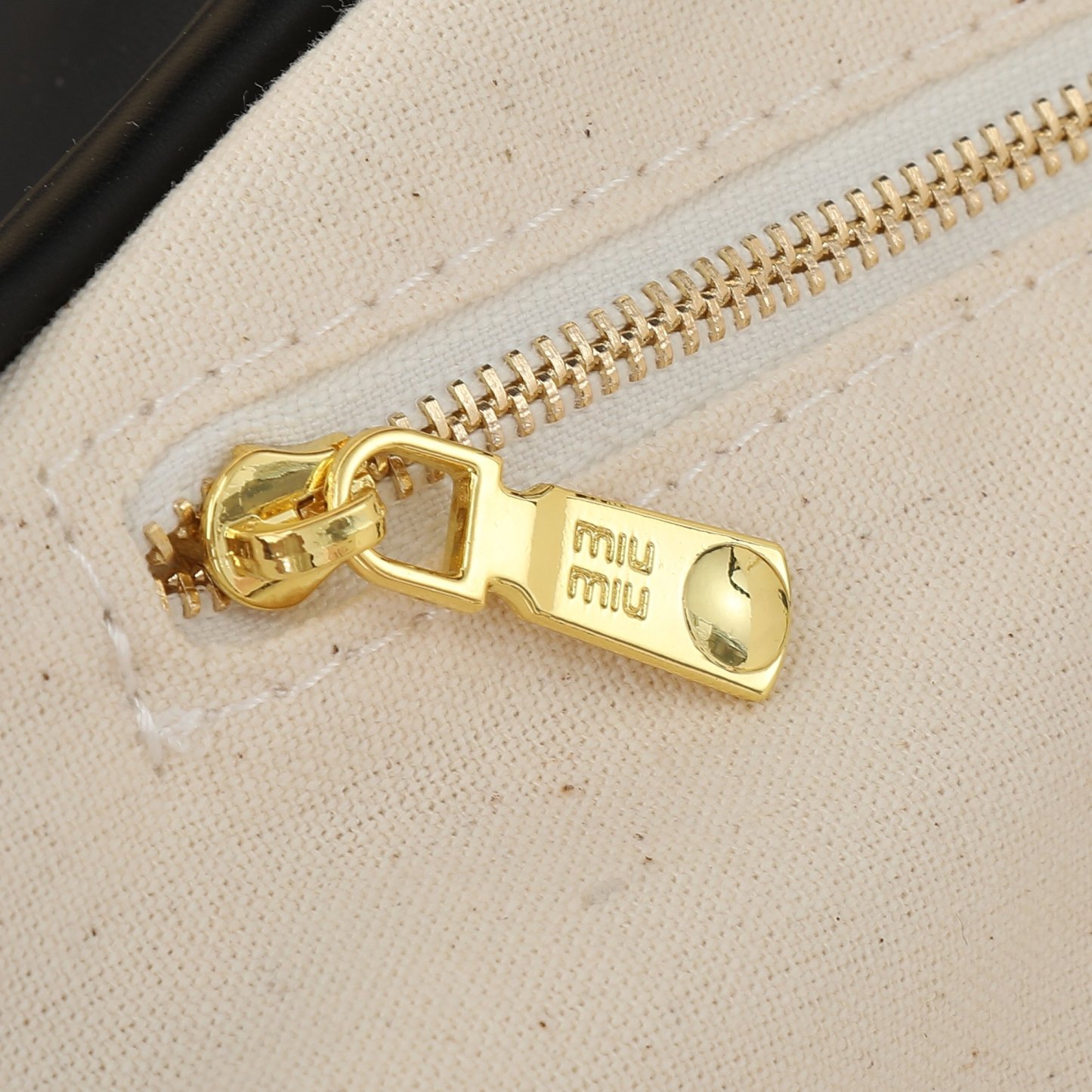 ミュウミュウ アイビー レザー レギュラーバッグ「Ivy Bag」