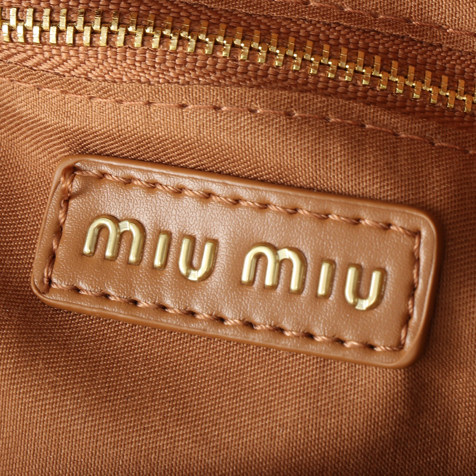 ミュウミュウ アバンチュール マテラッセレザー バッグ「Aventure Bag」