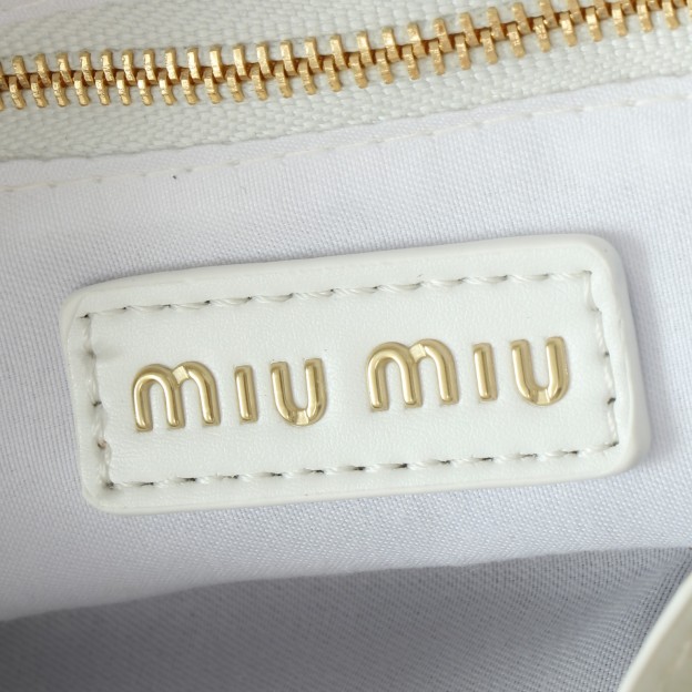 ミュウミュウ アバンチュール マテラッセレザー バッグ「Aventure Bag」