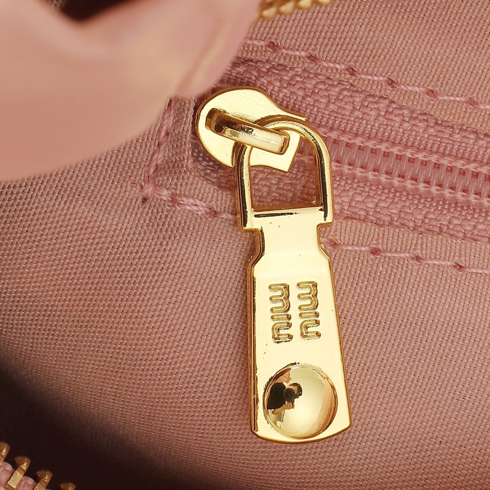 ミュウミュウ アバンチュール 三日月 レザーバッグ「Aventure Bag」