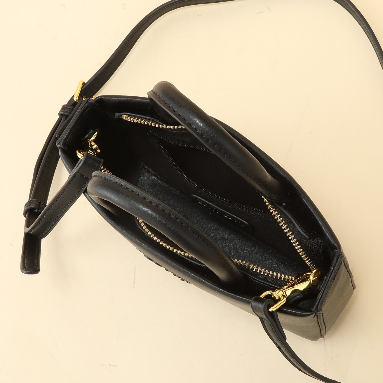ミュウミュウ アルカディ トップハンドルバッグ「Arcadie Bag」