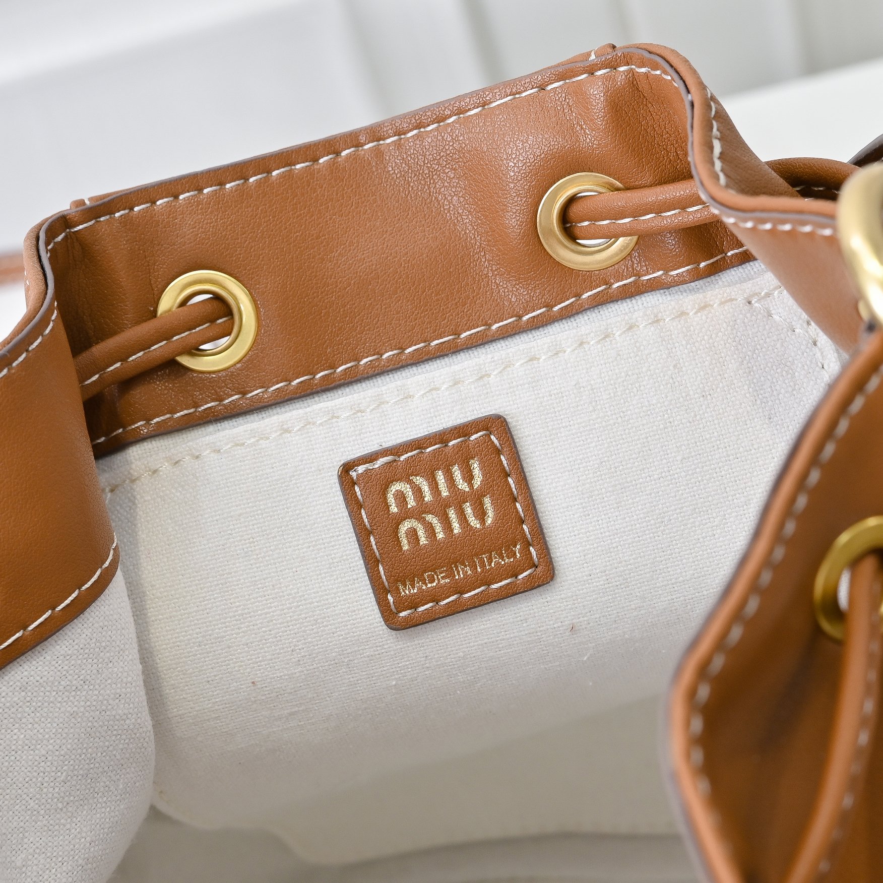 ミュウミュウ アルカディ レザー ミディアムバックパック「Arcadie Bag」