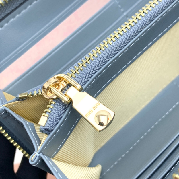 ミュウミュウ ラージ マトラッセ ナッパレザー ウォレット「Matelassé Wallet」