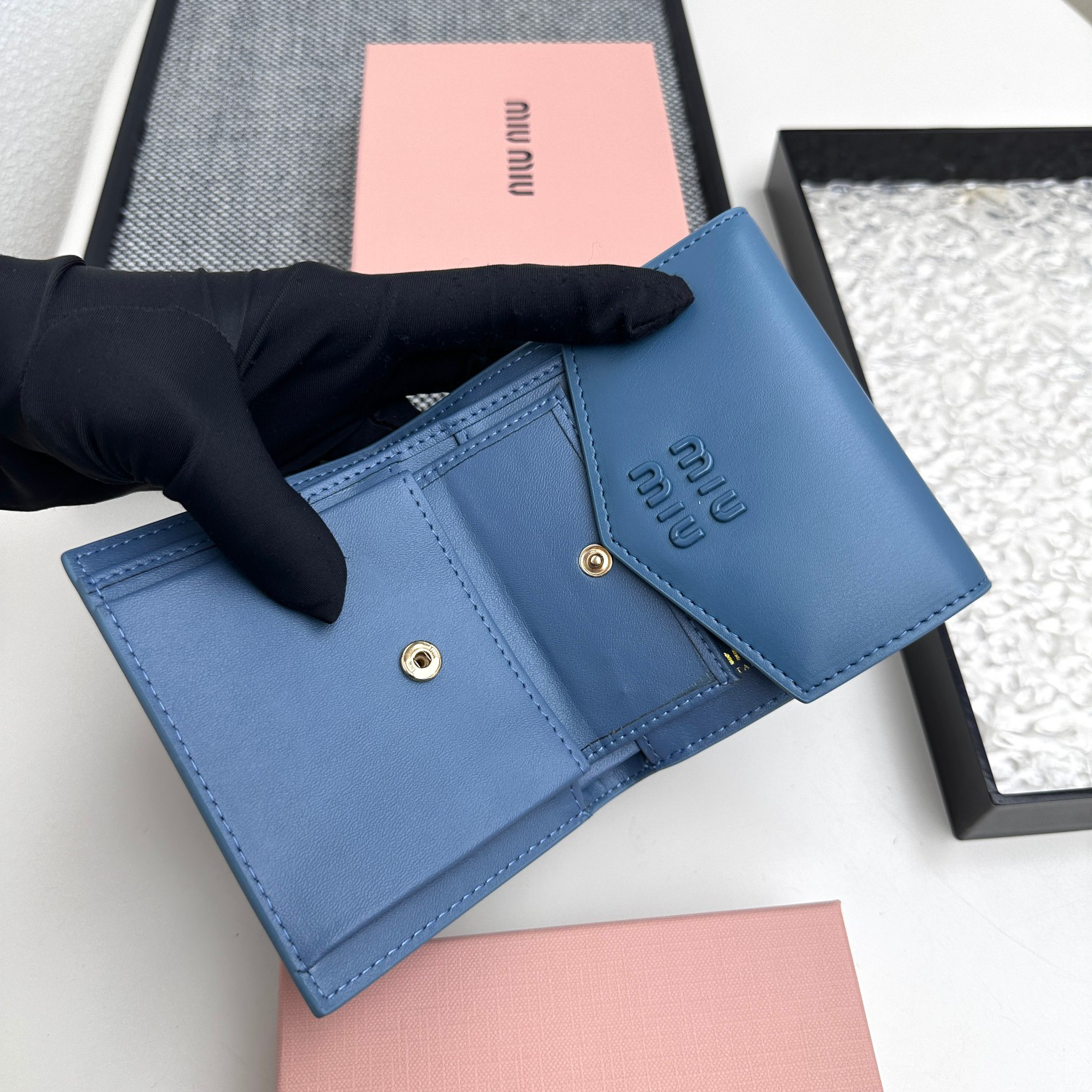 ミュウミュウ アルカディ コンパクト フラップ ウォレット「Arcadie Wallet」