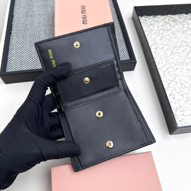 ミュウミュウ アルカディ レザー 財布「Arcadie Wallet」