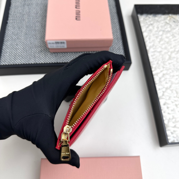 ミュウミュウ アルカディ レザー 財布「Arcadie Wallet」