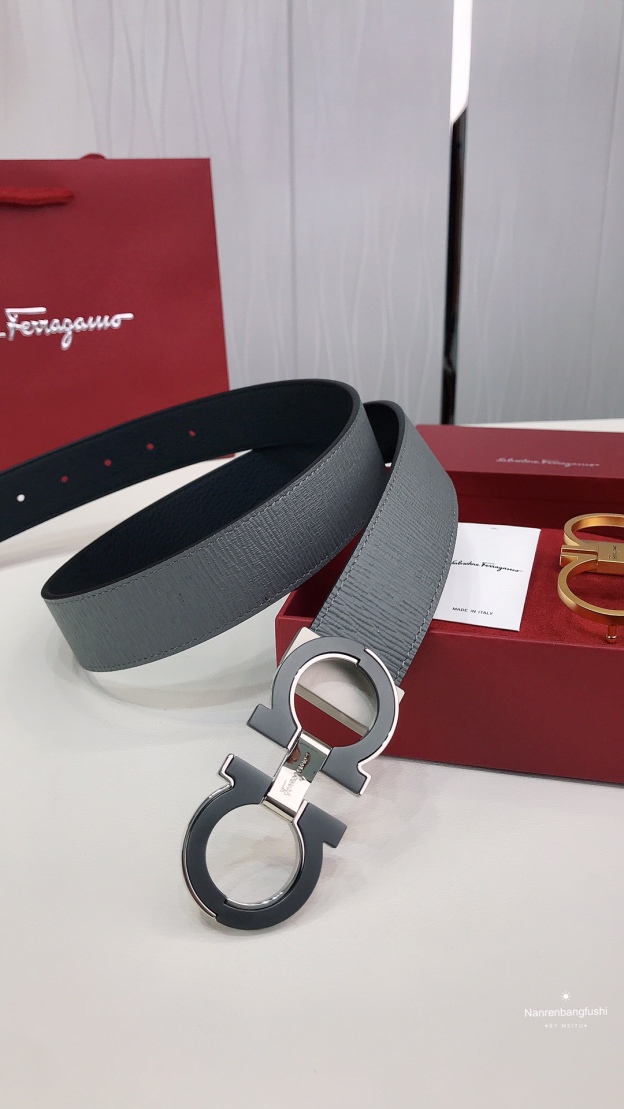 フェラガモ「Ferragamo」リバーシブルベルト「デュアルバックル」