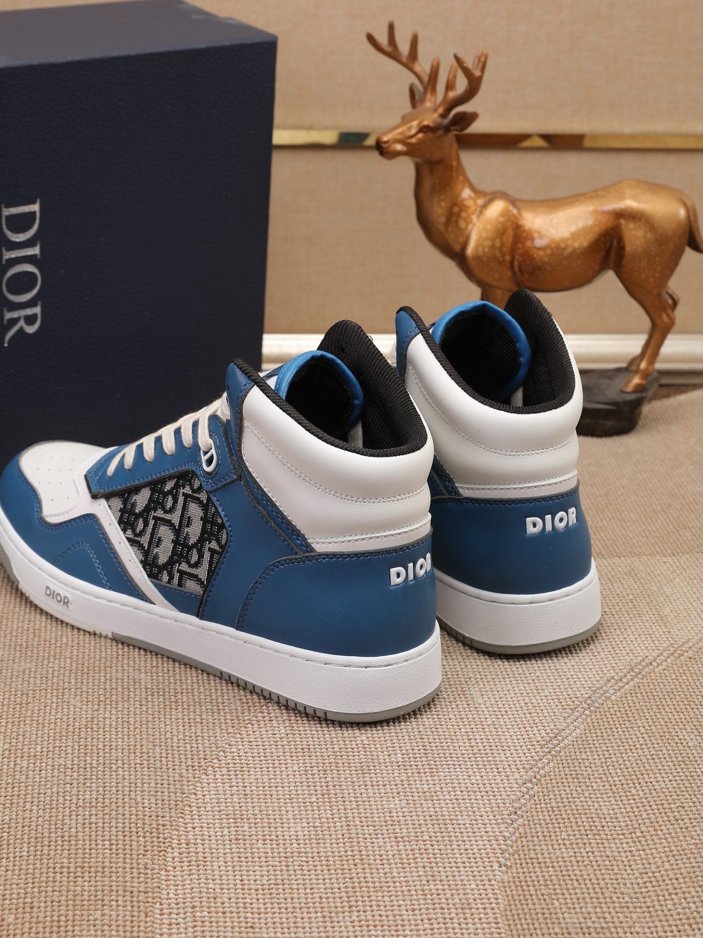 ディオール「Dior」Essentials B23 League ハイトップスニーカー