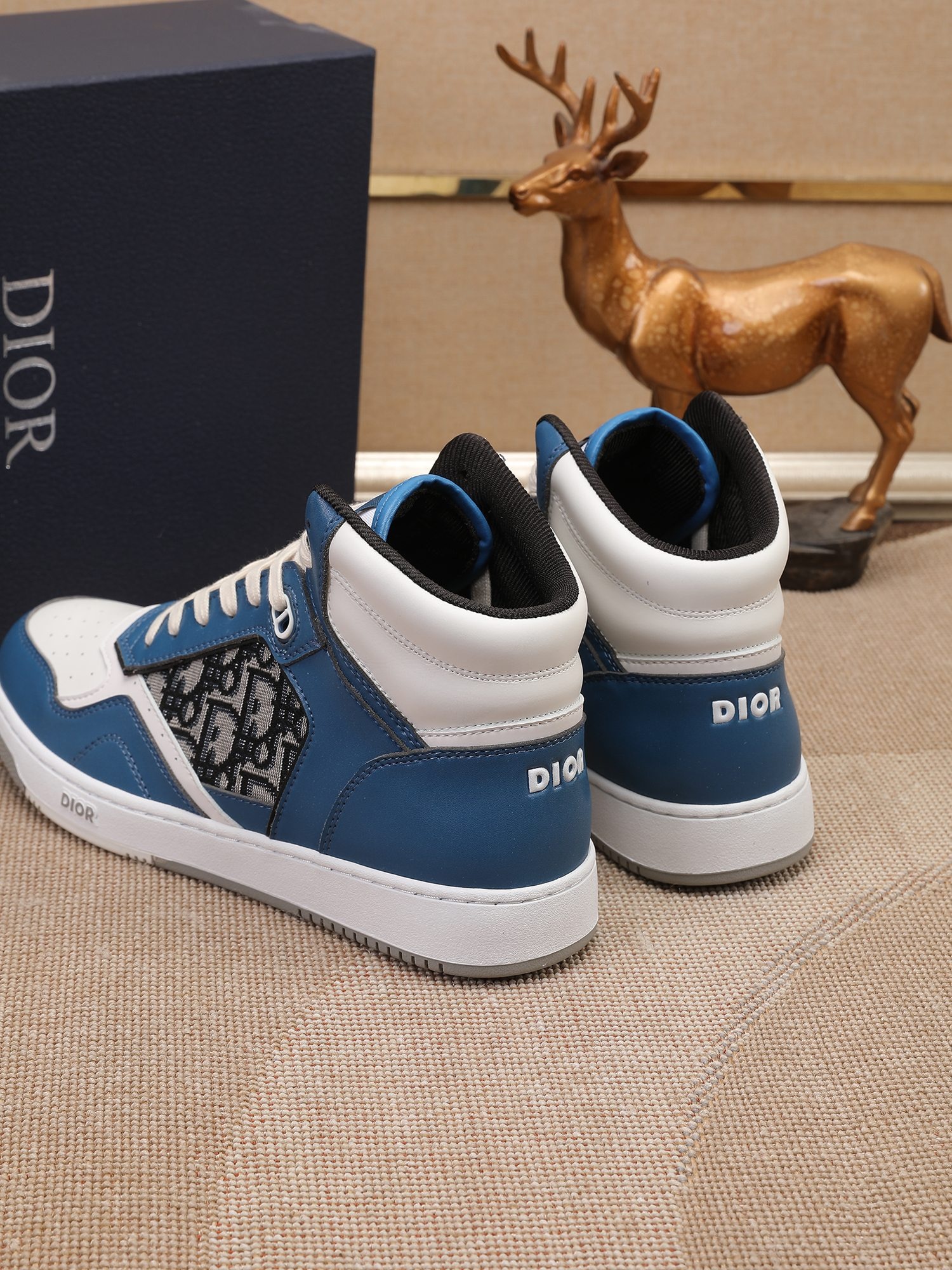 ディオール「Dior」Essentials B23 League ハイトップスニーカー