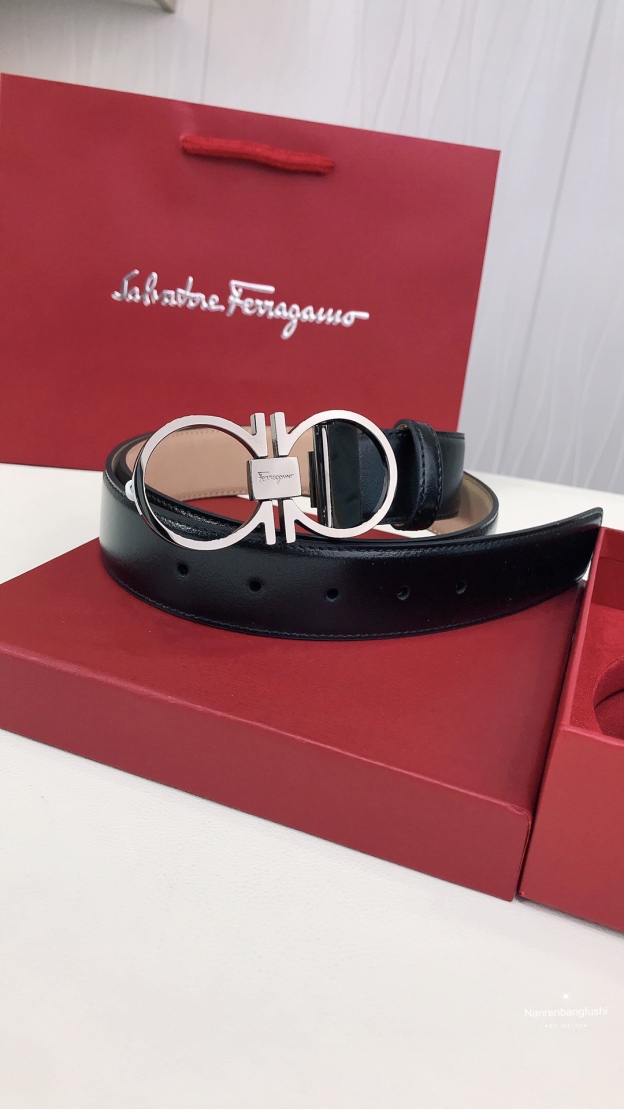 フェラガモ「Ferragamo」リバーシブルベルト「デュアルバックル」