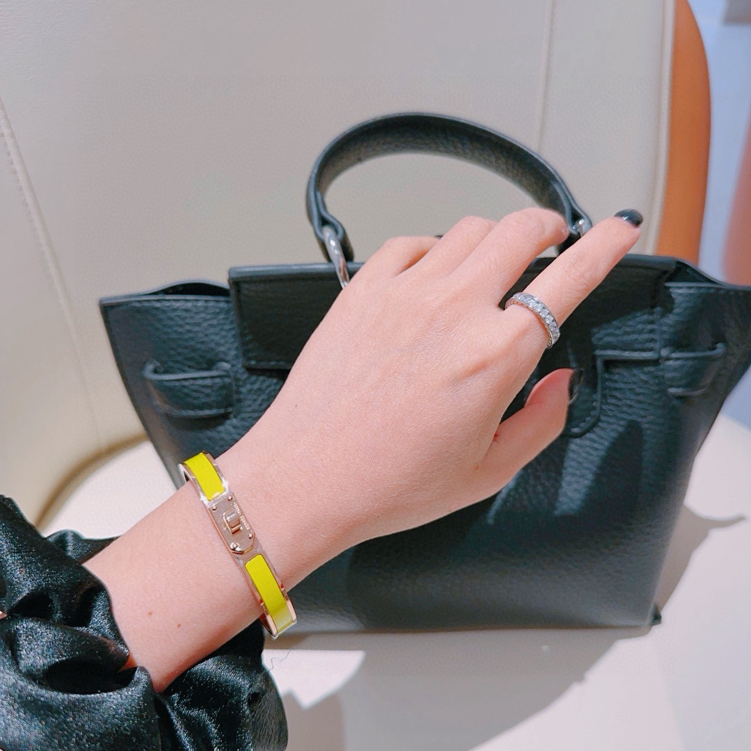 エルメス ブランドの象徴的なブレスレット