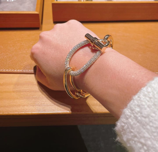 エルメス ブランドの象徴的なブレスレット