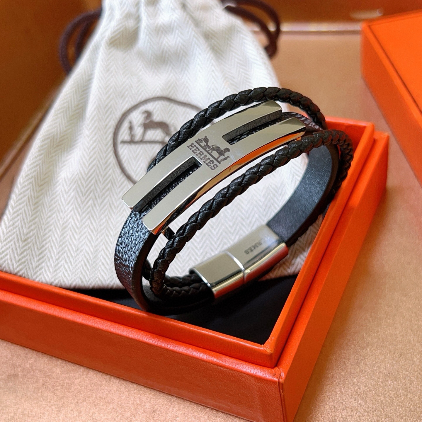 エルメス ブランドの象徴的なブレスレット