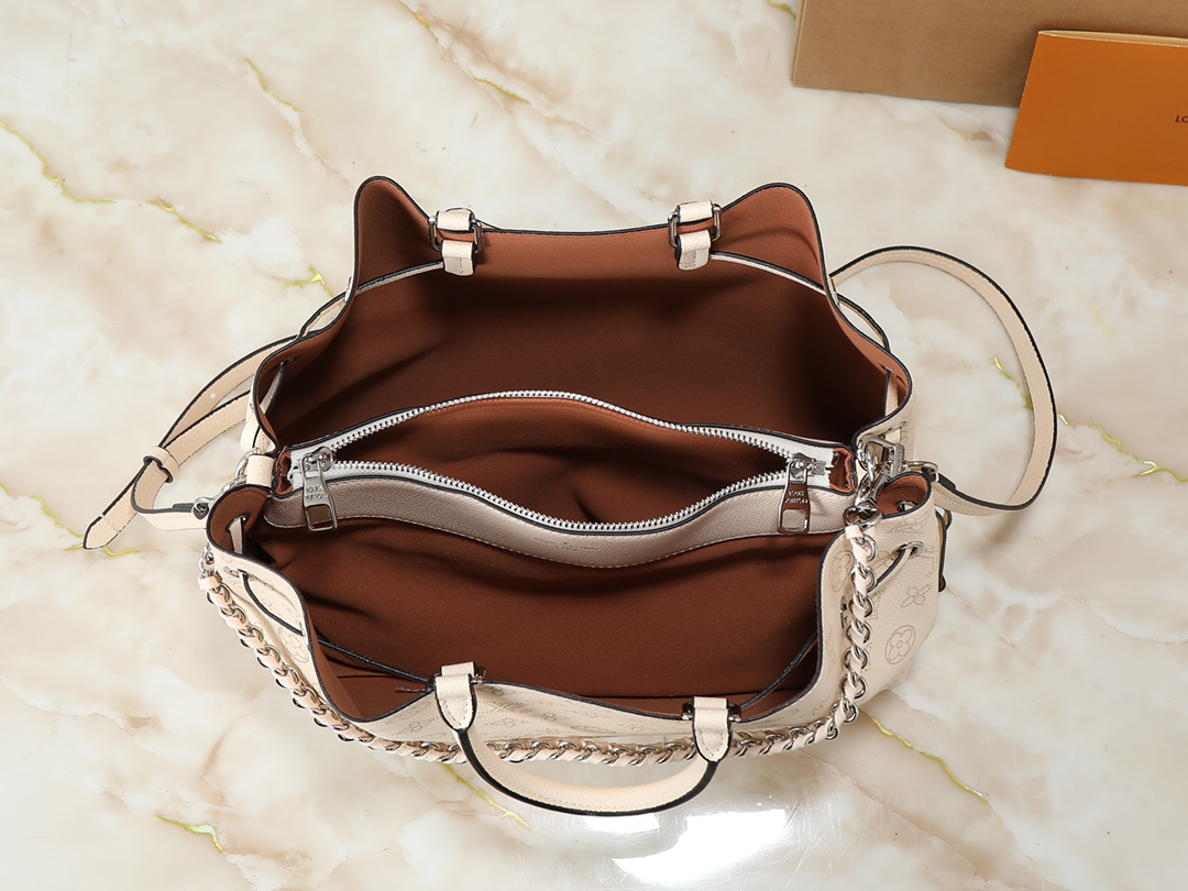 ルイ・ヴィトン ベラ･トート マヒナ 水筒包「Bella Tote」