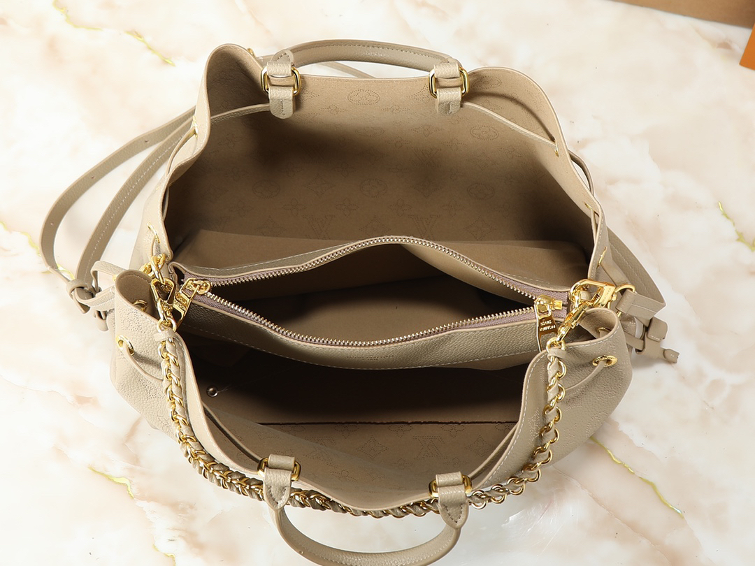 ルイ・ヴィトン ベラ･トート マヒナ子牛革「Bella Tote」