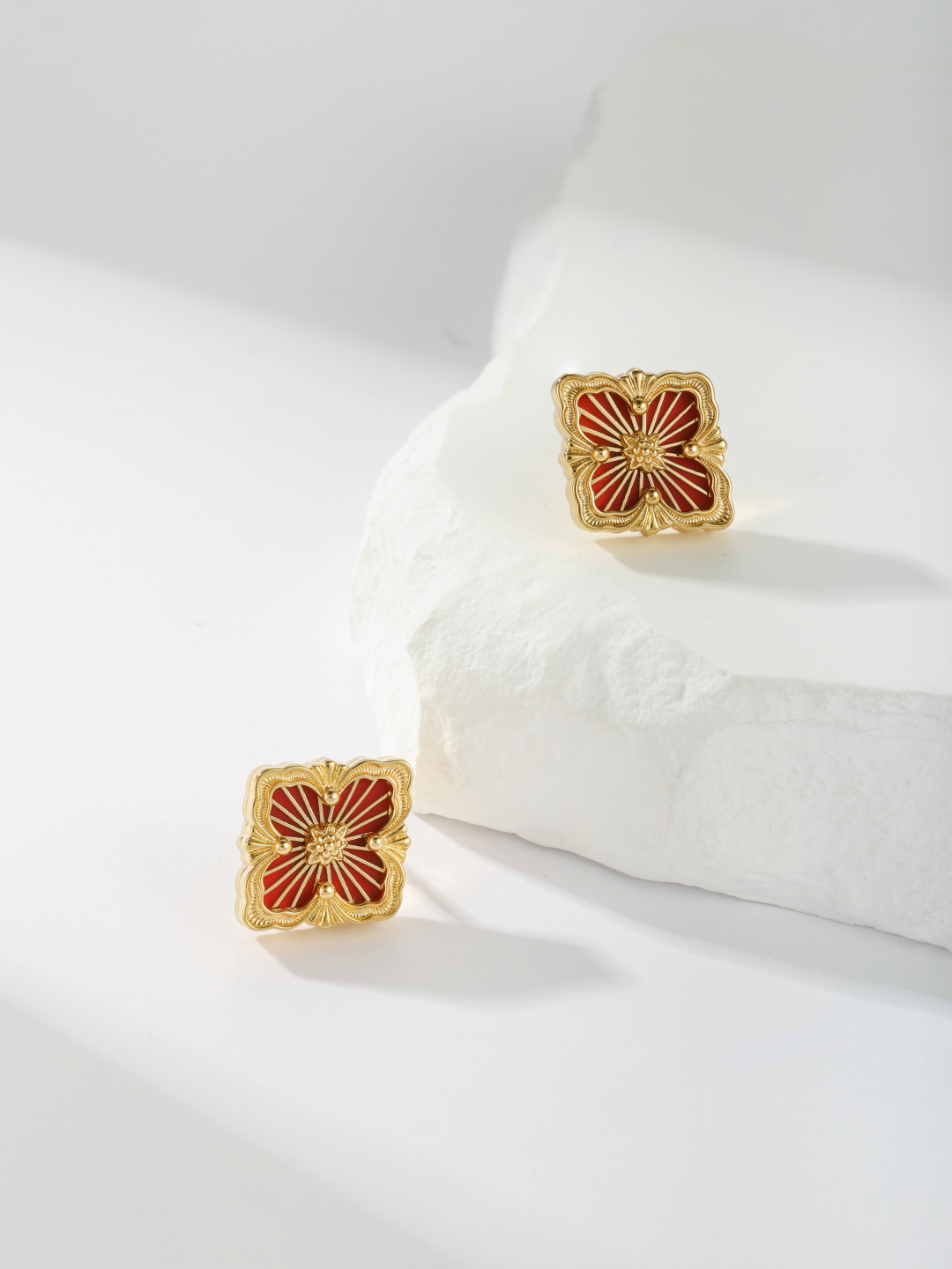 エルメス イヤリング、卓越した職人技の輝き