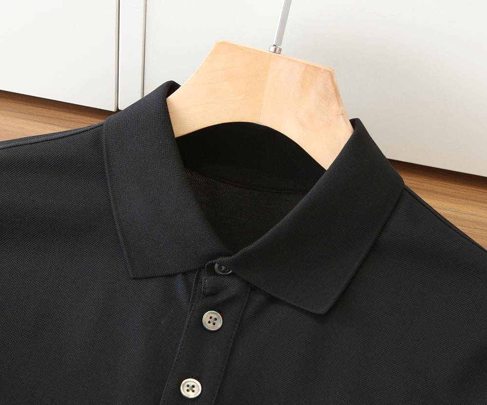 エルメス「Hermès」 春夏2026 刺繍コレクション Tシャツ